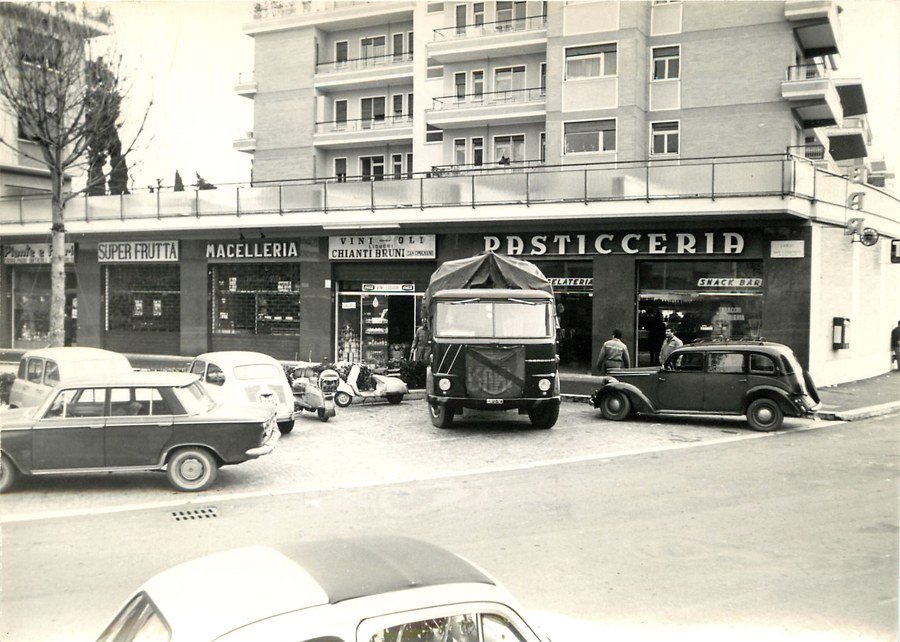 Largo San Godenzo, 2-11 (commerciale)