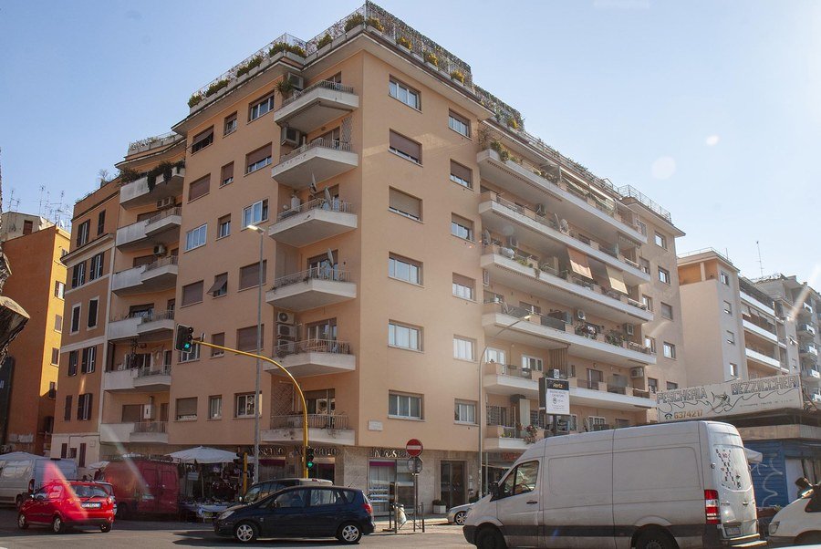 Via San Silverio, 3-15